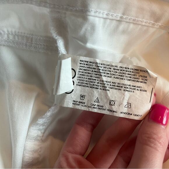 NWT! Gloria Vanderbilt White High Rise All-Around Slimming Effect Short Size 24W - Picture 9 of 12